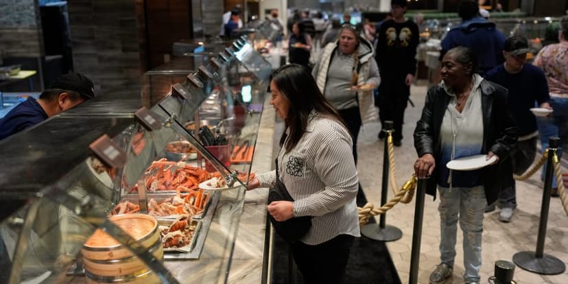 Vegas Buffets Vanish: A Taste of Lost Affordability